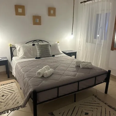 Mikes Naousa (Paros)