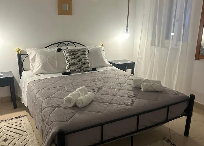 Mikes Naousa (Paros)