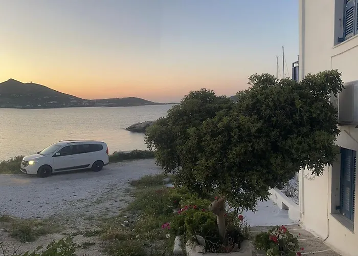Mikes * Naousa (Paros)
